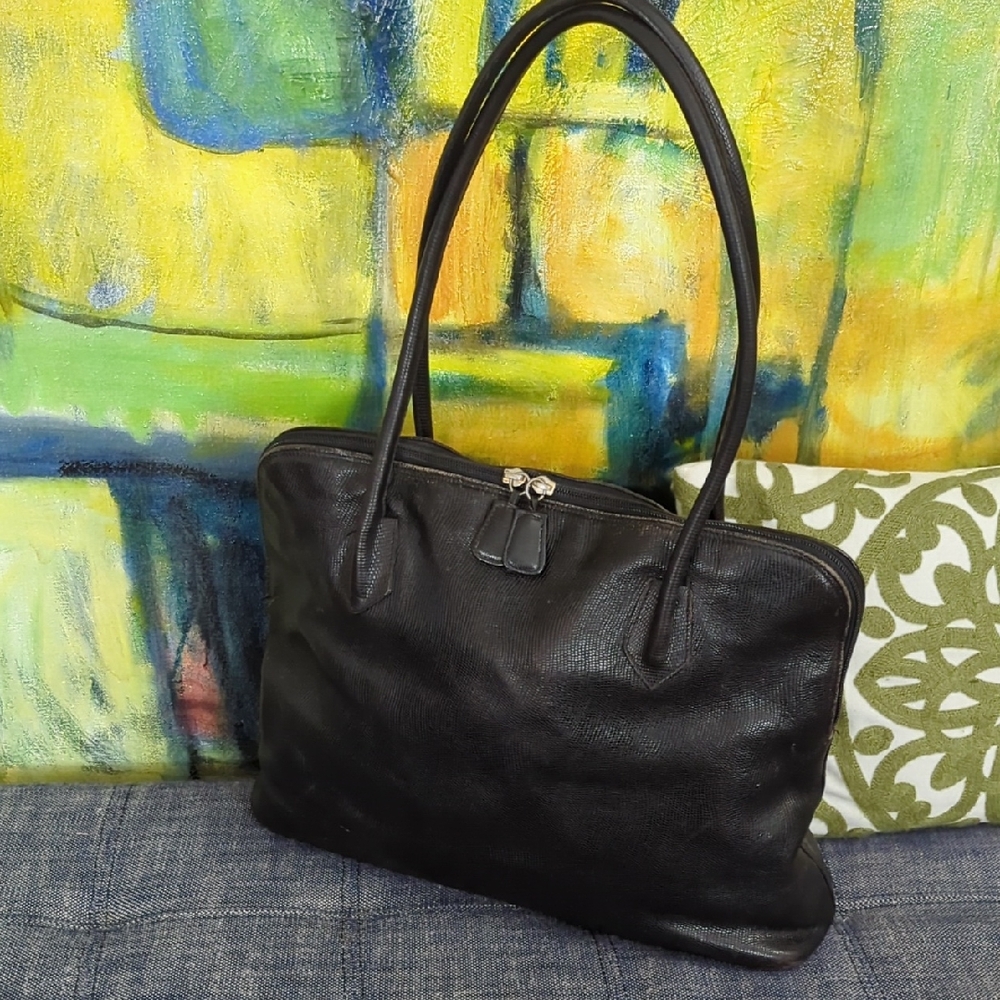 Henri Bendel VINTAGEClassic LG shoulder tote-Black Textured Leather Zip Closure